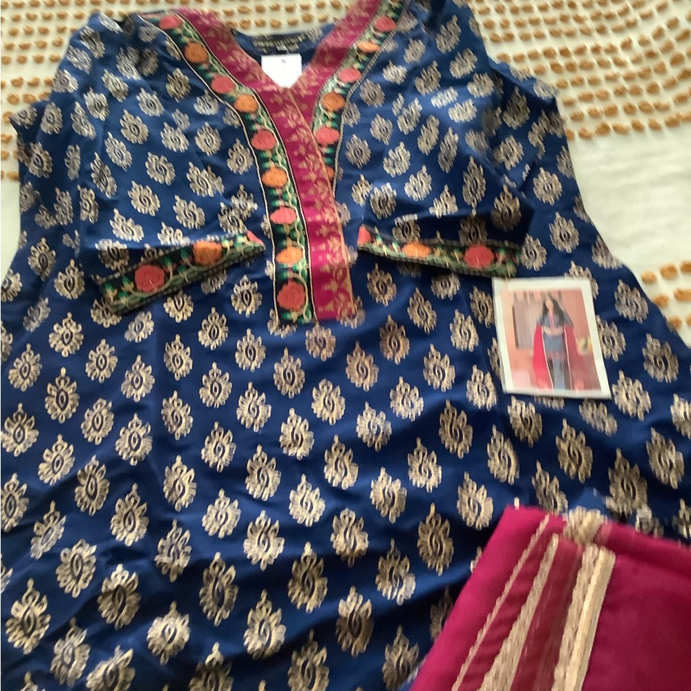 Navy & Fuchsia Embroidered Wedding Salwar Kameez Set - Picture 10 of 14